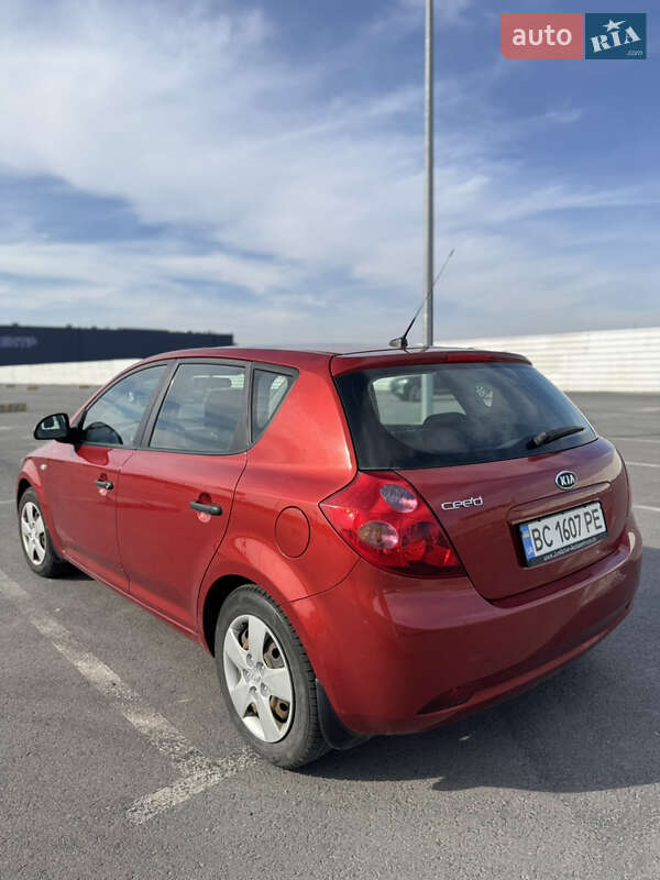 Хэтчбек Kia Ceed 2009 в Львове