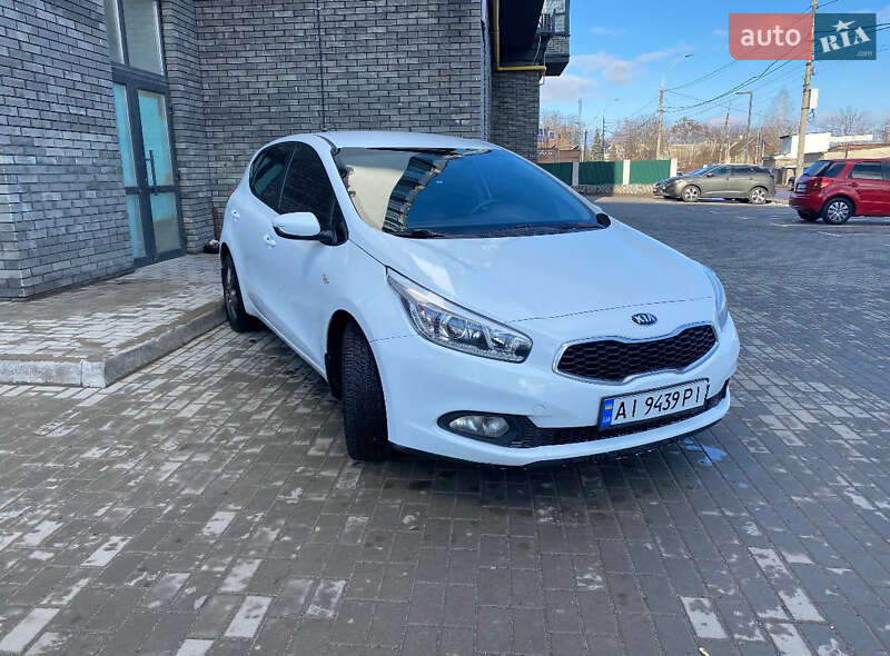 Хэтчбек Kia Ceed 2013 в 