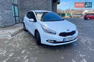 Хэтчбек Kia Ceed 2013 в 