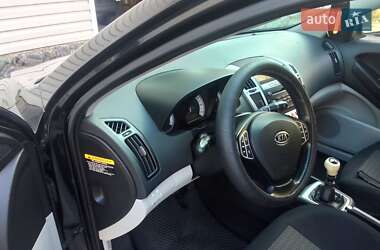 Хэтчбек Kia Ceed 2008 в 