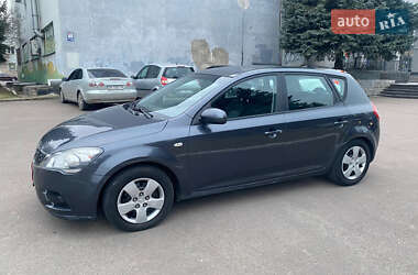 Хэтчбек Kia Ceed 2010 в Ровно