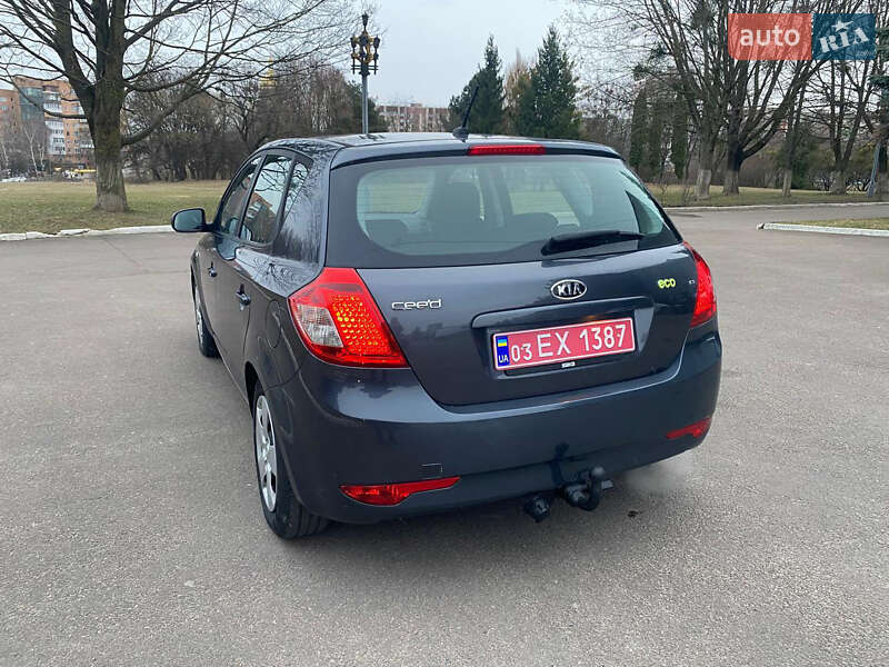 Хэтчбек Kia Ceed 2010 в Ровно