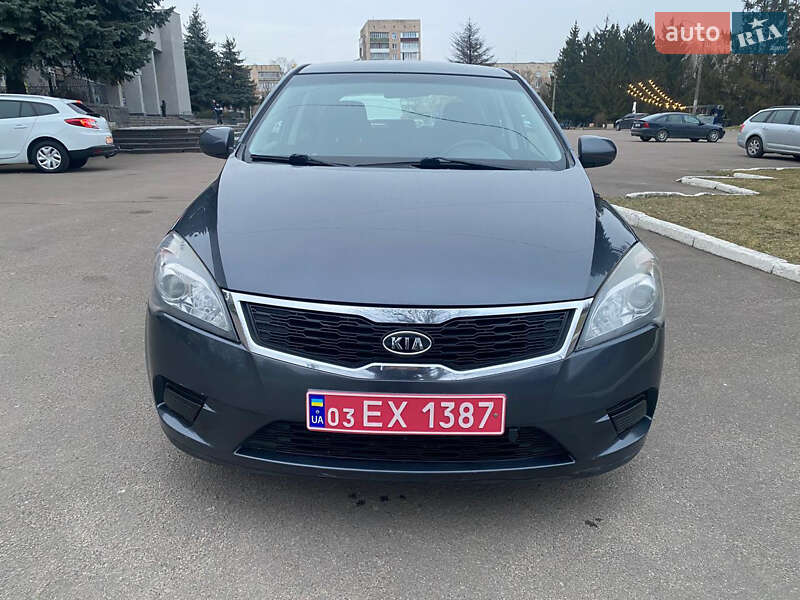 Хэтчбек Kia Ceed 2010 в Ровно