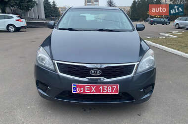 Хэтчбек Kia Ceed 2010 в Ровно