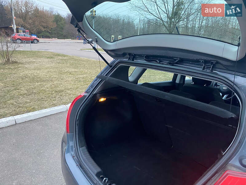 Хэтчбек Kia Ceed 2010 в Ровно