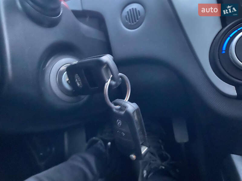 Хэтчбек Kia Ceed 2010 в Ровно