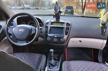 Хетчбек Kia Ceed 2008 в 