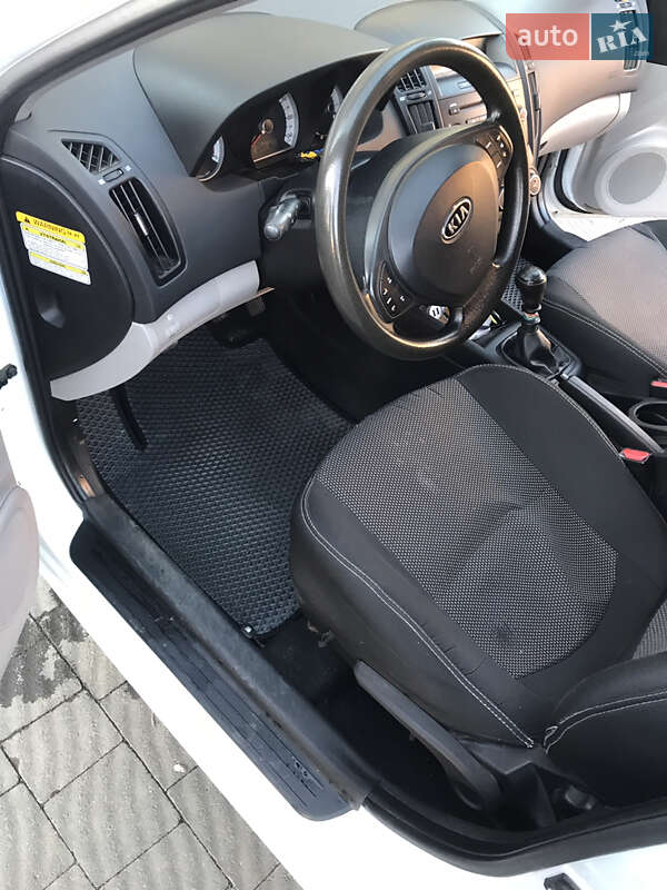 Универсал Kia Ceed 2009 в Ужгороде