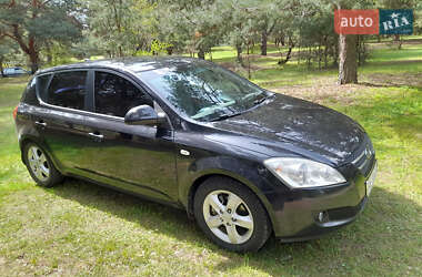Хэтчбек Kia Ceed 2007 в 