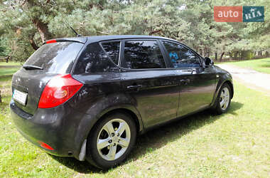 Хэтчбек Kia Ceed 2007 в 