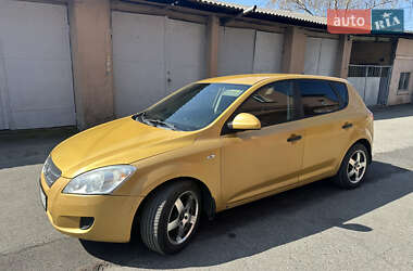 Хетчбек Kia Ceed 2008 в 