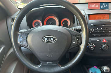 Хетчбек Kia Ceed 2008 в 
