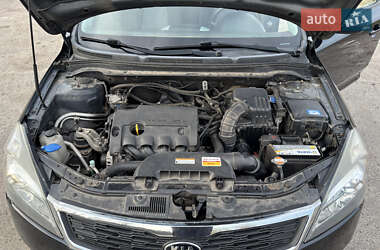 Хэтчбек Kia Ceed 2010 в 