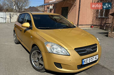 Хетчбек Kia Ceed 2008 в 