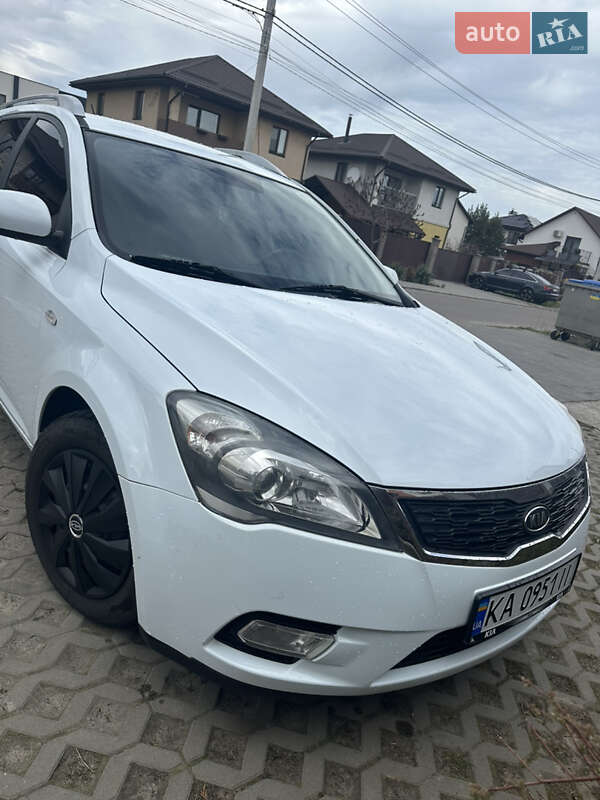Універсал Kia Ceed 2011 в Ромнах