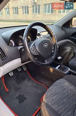 Хэтчбек Kia Ceed 2008 в 