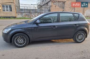 Хэтчбек Kia Ceed 2008 в 