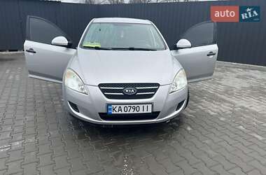 Хэтчбек Kia Ceed 2007 в 