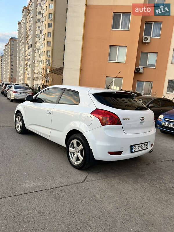 Хэтчбек Kia Ceed 2008 в Херсоне
