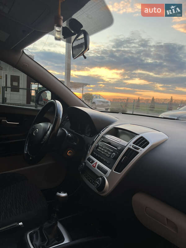 Хэтчбек Kia Ceed 2008 в Херсоне