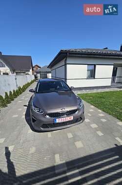 Хэтчбек Kia Ceed 2019 в 