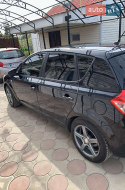 Хетчбек Kia Ceed 2009 в 