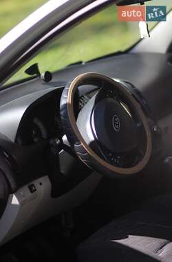 Хэтчбек Kia Ceed 2008 в 