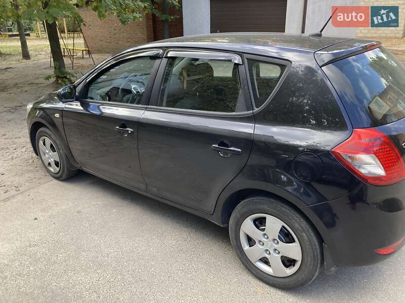 Хэтчбек Kia Ceed 2011 в Харькове