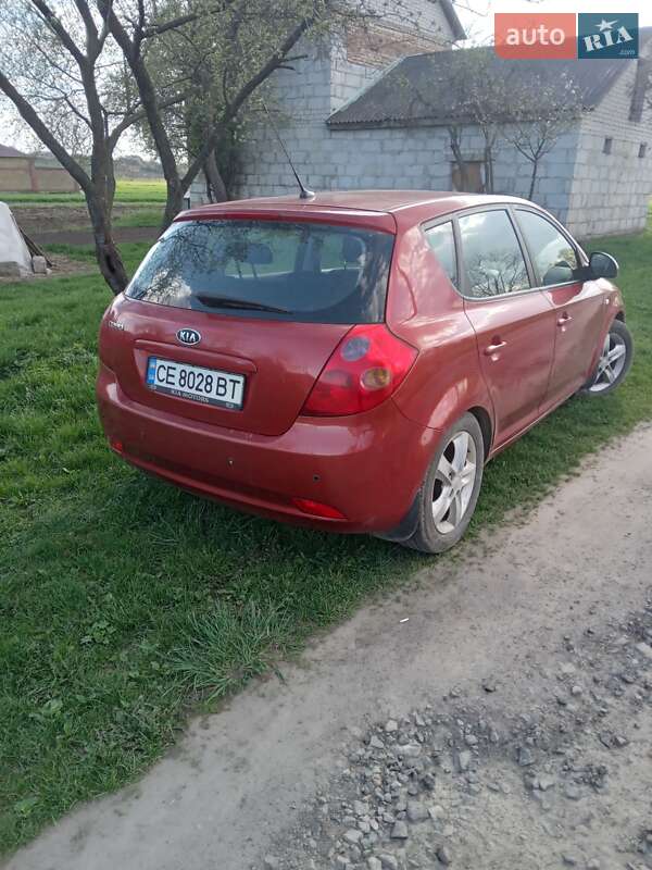 Хэтчбек Kia Ceed 2008 в Ровно