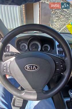 Хэтчбек Kia Ceed 2007 в 