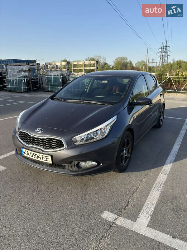 Хэтчбек Kia Ceed 2015 в 