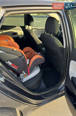 Хэтчбек Kia Ceed 2015 в 