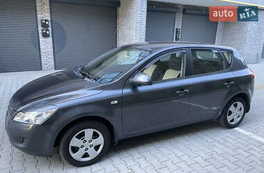 Хэтчбек Kia Ceed 2007 в 