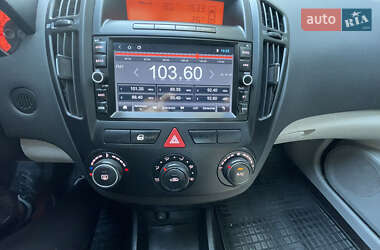Хэтчбек Kia Ceed 2007 в 