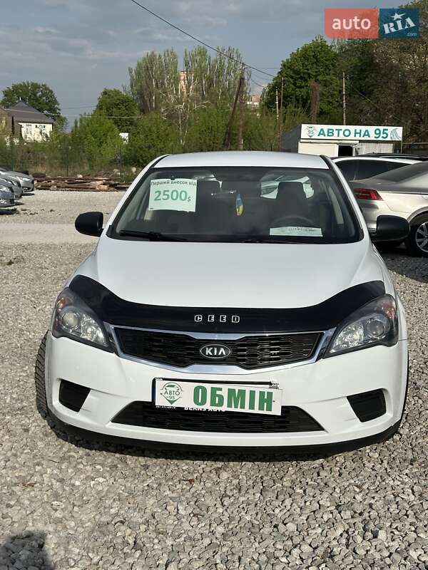 Хэтчбек Kia Ceed 2012 в Кривом Роге