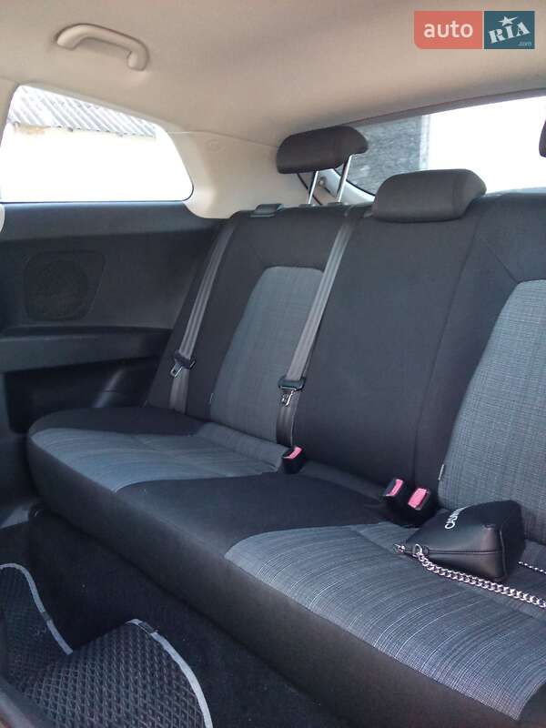 Хетчбек Kia Ceed 2010 в Роздільній