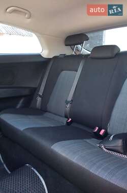 Хэтчбек Kia Ceed 2010 в 