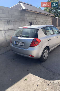Хэтчбек Kia Ceed 2008 в 