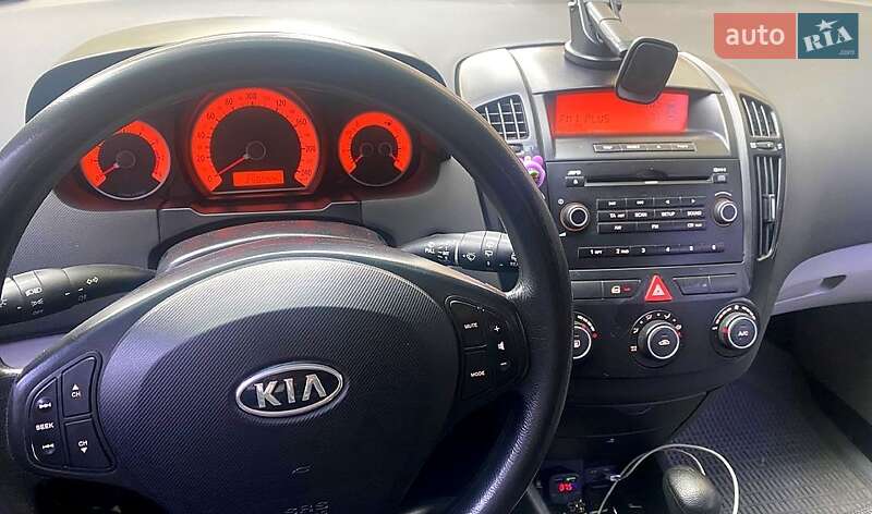 Хэтчбек Kia Ceed 2008 в Одессе