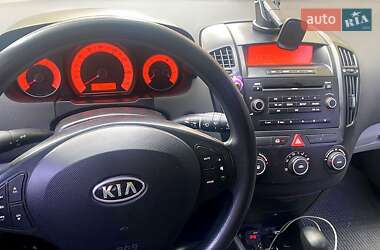 Хэтчбек Kia Ceed 2008 в 