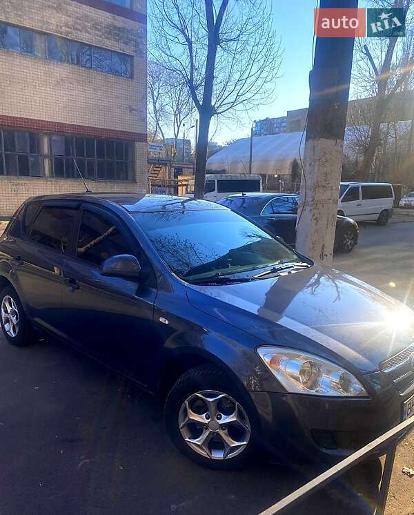 Хэтчбек Kia Ceed 2008 в Одессе