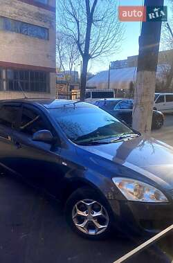 Хэтчбек Kia Ceed 2008 в 