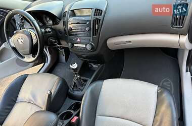 Хэтчбек Kia Ceed 2008 в 