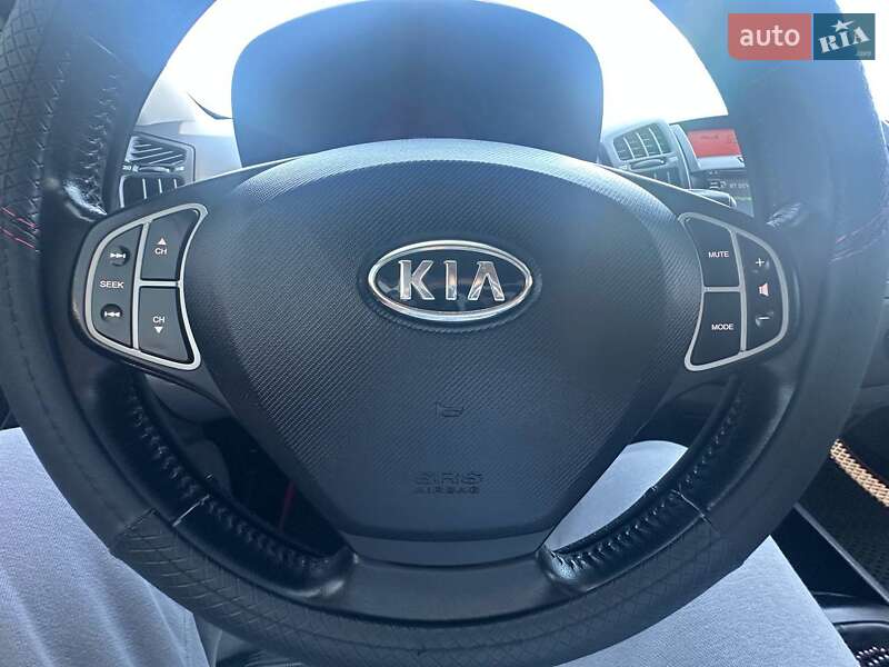 Хэтчбек Kia Ceed 2009 в Днепре