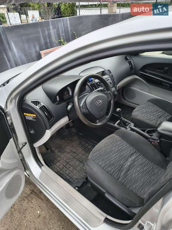 Хэтчбек Kia Ceed 2007 в Киеве