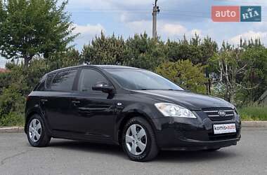Хетчбек Kia Ceed 2008 в 