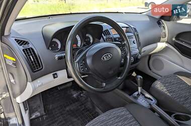 Хетчбек Kia Ceed 2008 в 