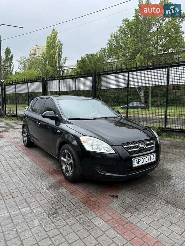Хетчбек Kia Ceed 2008 в 