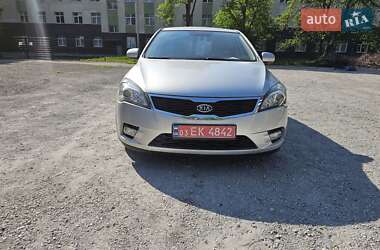 Хетчбек Kia Ceed 2010 в 