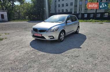 Хетчбек Kia Ceed 2010 в Дніпрі